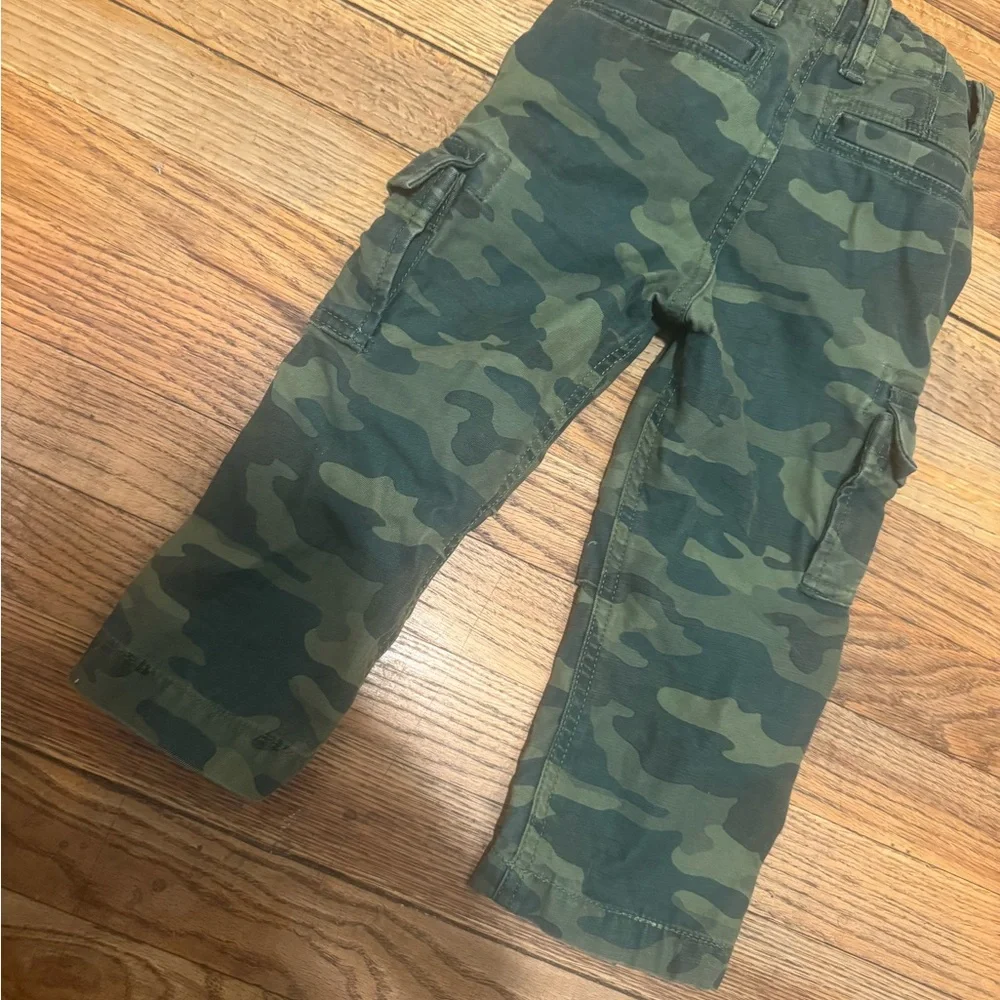 GAP Kids Camouflage Cargo Pants - Picture 2 of 3